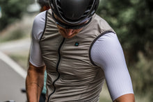 Load image into Gallery viewer, 2019 autumn top quality PRO TEAM lightweight windproof cycling GILET men or women cycling wind vest 2.0 cycling outwear
